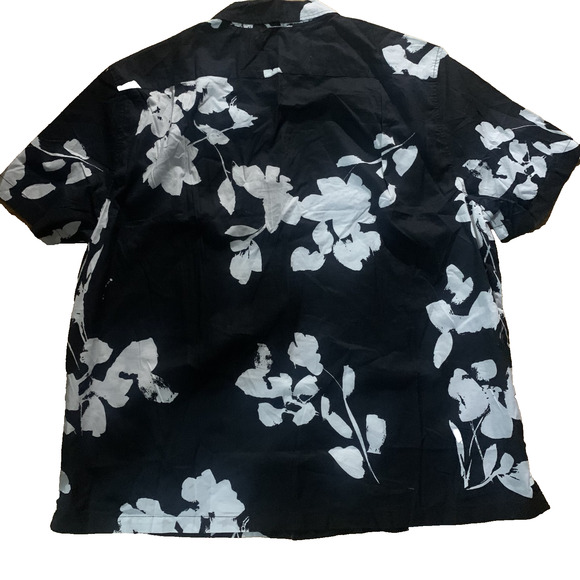 NWT H&M MEN'S BLACK/WHITE FLORAL BUTTON DOWN HAWAIIAN SHORT SLEEVE SHIRT SIZE XL - Picture 3 of 5